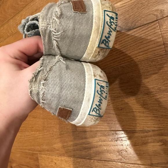 Shoes like converses - Picture 2 of 2